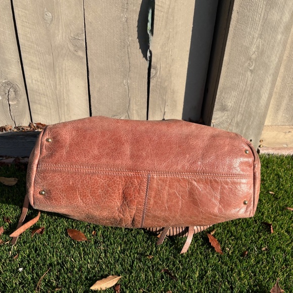 Aimee Kestenberg large Satchel Shoulder Bag soft leather, lots of zip peach - Picture 5 of 6